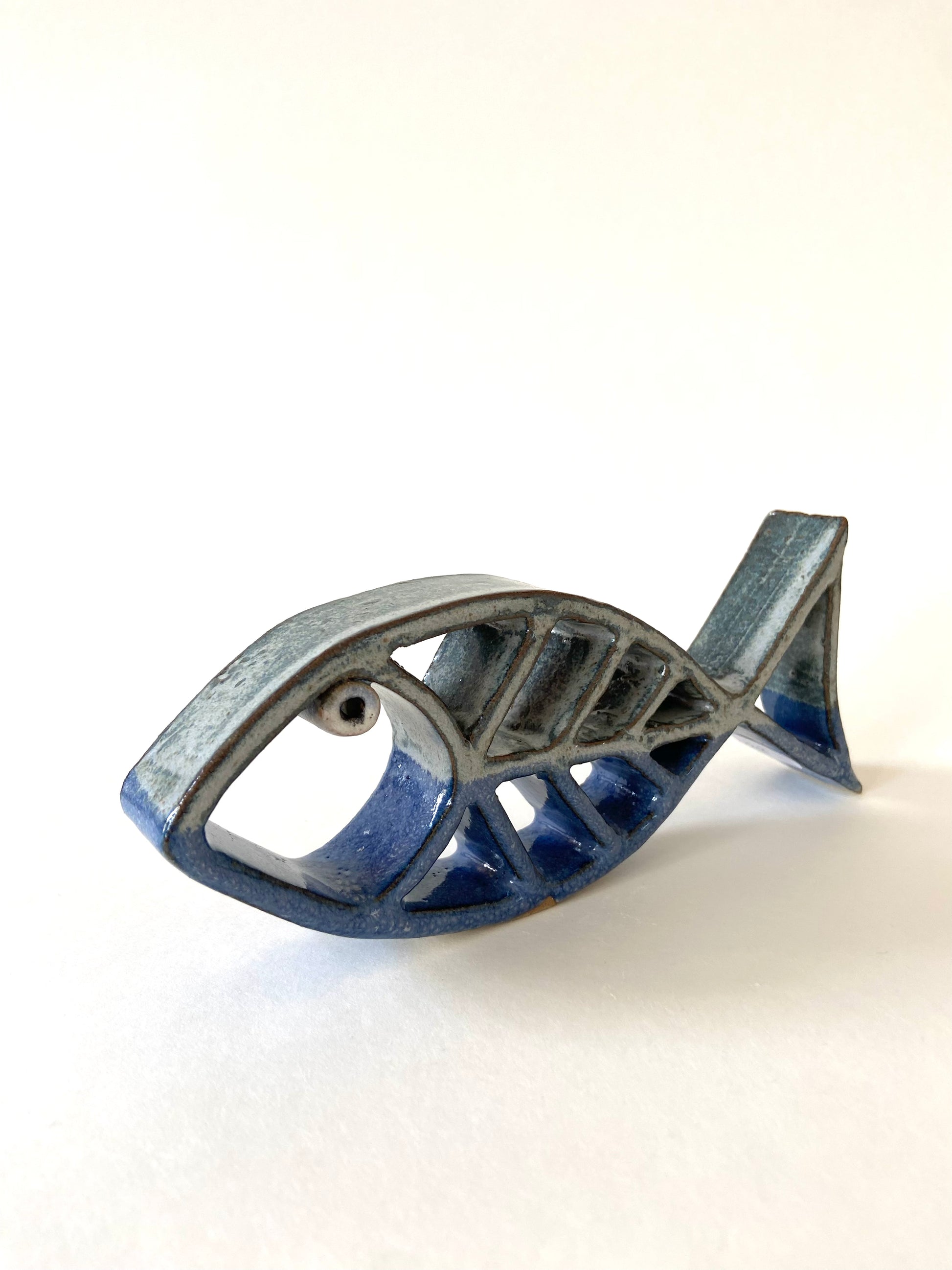 cw ceramics blue two tone fish